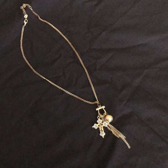 🔸Goldtone Cross Necklace - Picture 4 of 6